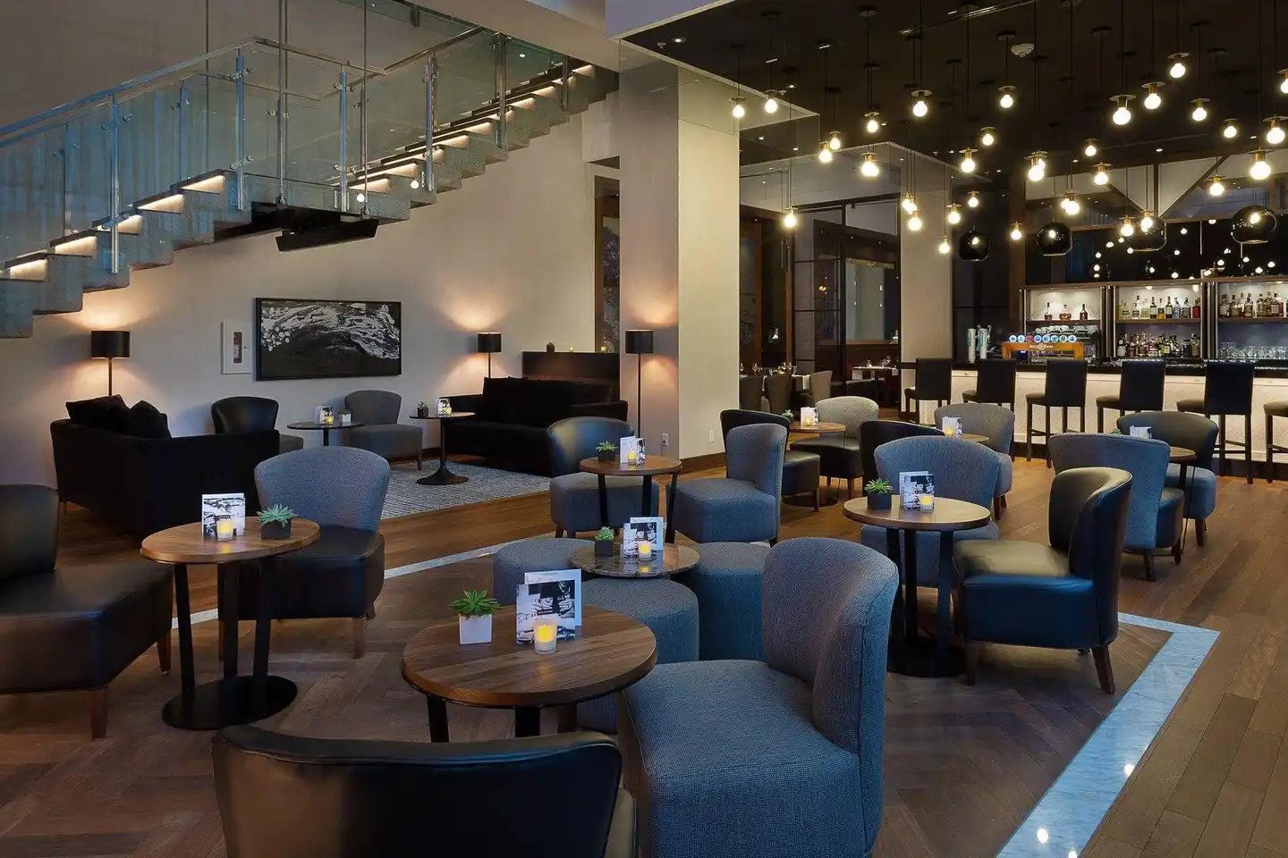 AC Hotel by Marriott Montreal Downtown Bar