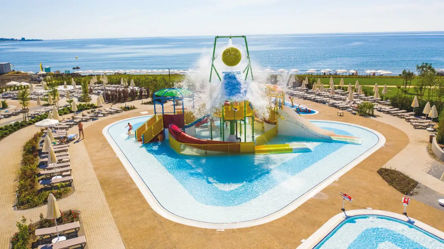 Wave Resort Pool