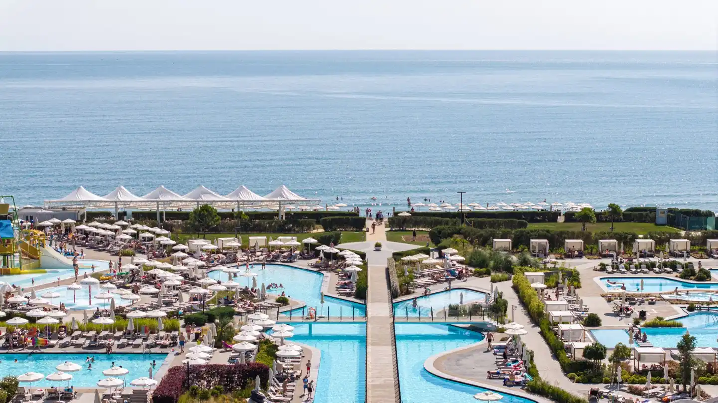 Wave Resort Pool