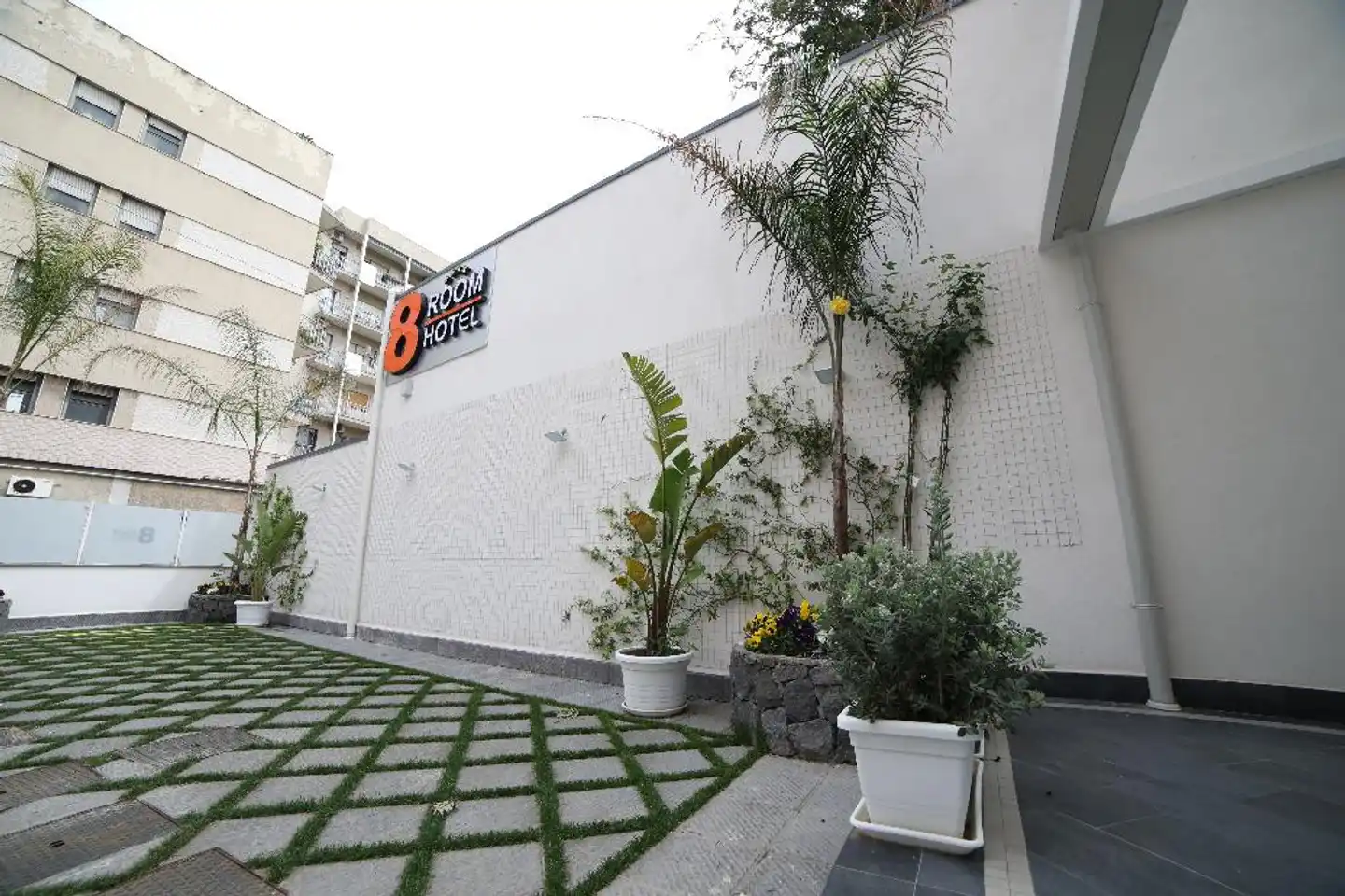 8 Room Hotel Aussenansicht