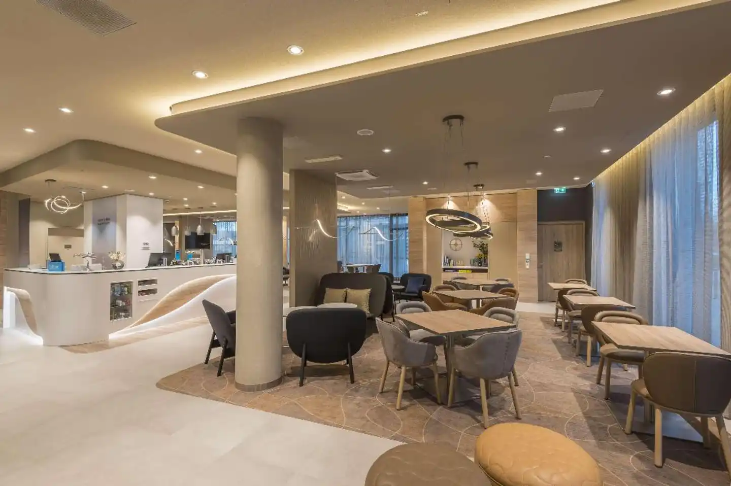 Hampton by Hilton Frankfurt Airport Lobby