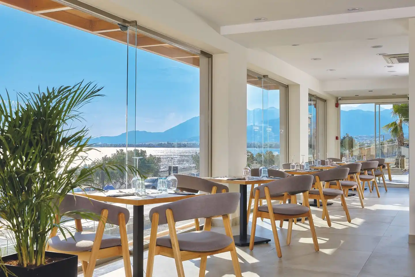 Enorme Santanna Beach Restaurant