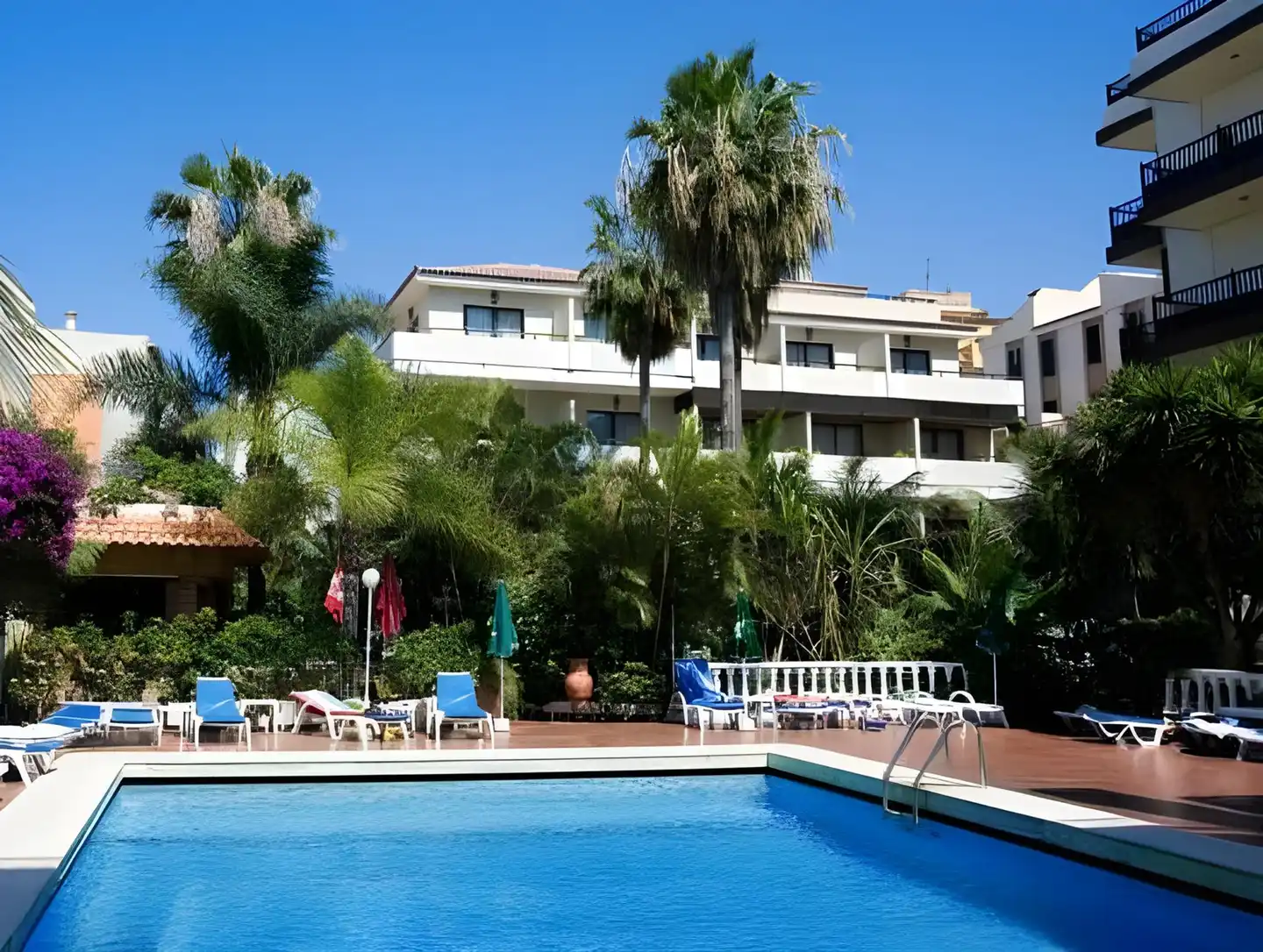 Don Manolito Pool