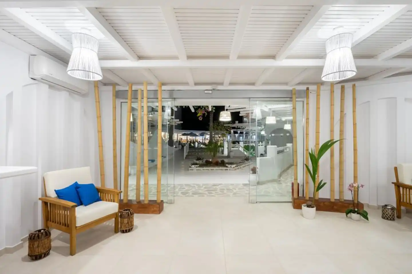 Aloe Hotel Lobby