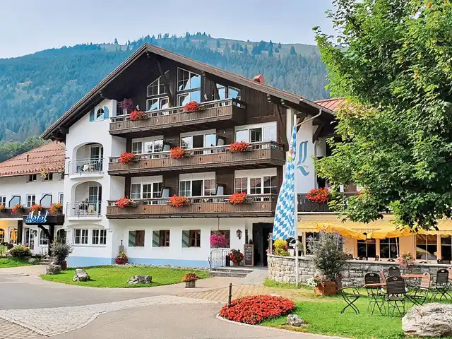 Hotel-Alpengasthof "Löwen" Aussenansicht