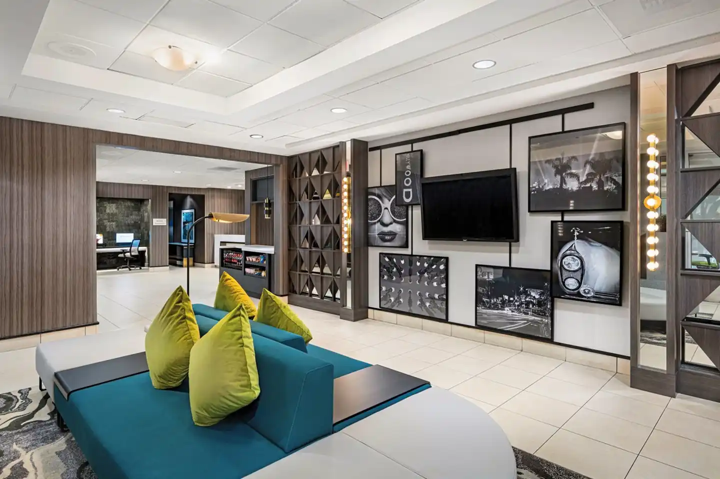 Hilton Garden Inn Los Angeles Hollywood Lobby