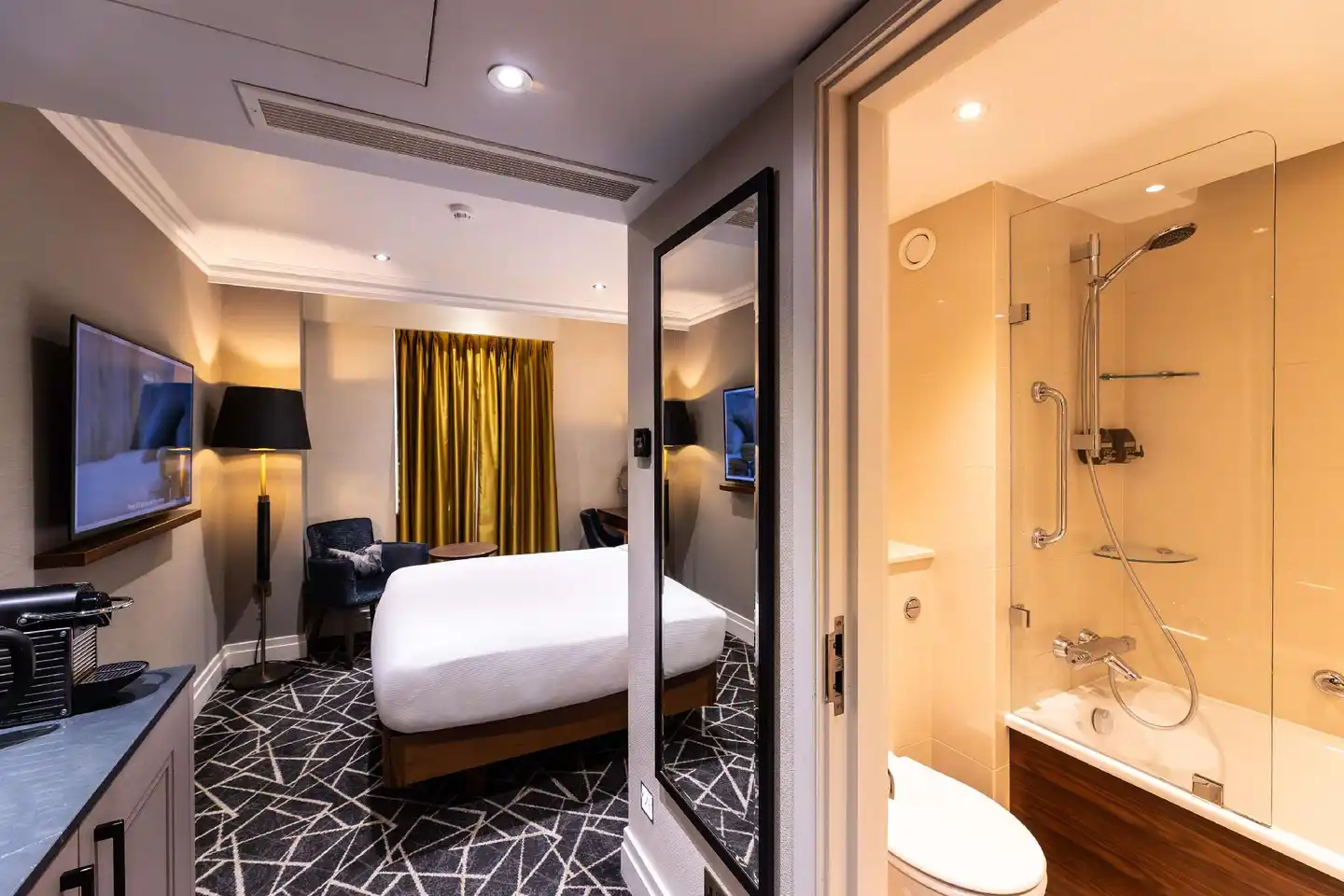 100 Queen's Gate Hotel London, Curio Collection by Hilton Wohnbeispiel