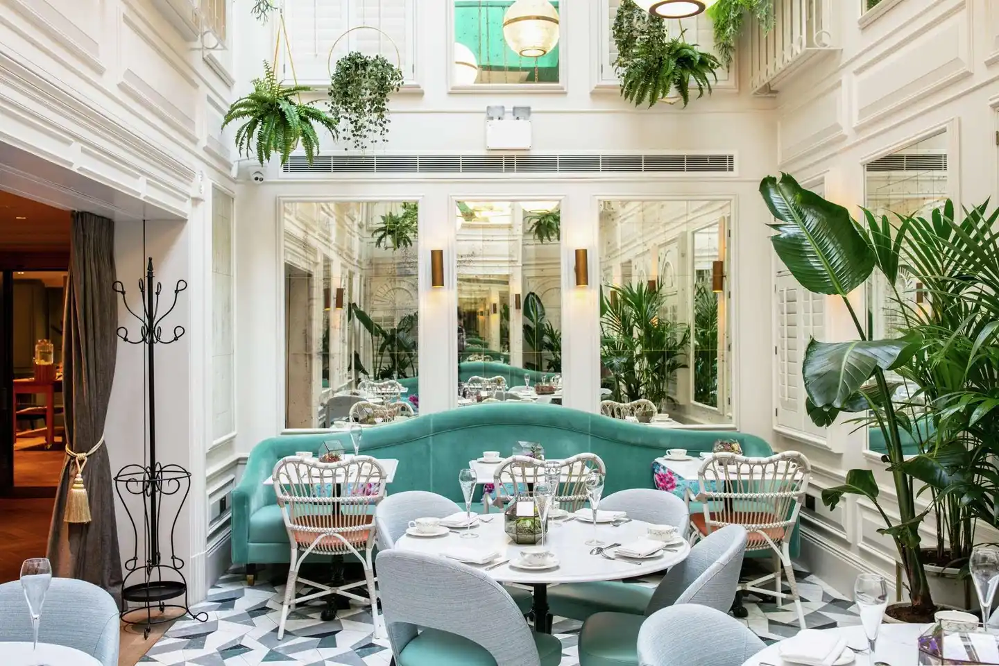 100 Queen's Gate Hotel London, Curio Collection by Hilton Restaurant