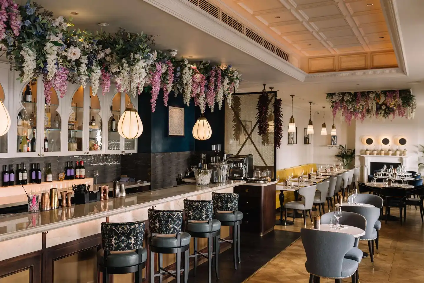 100 Queen's Gate Hotel London, Curio Collection by Hilton Bar