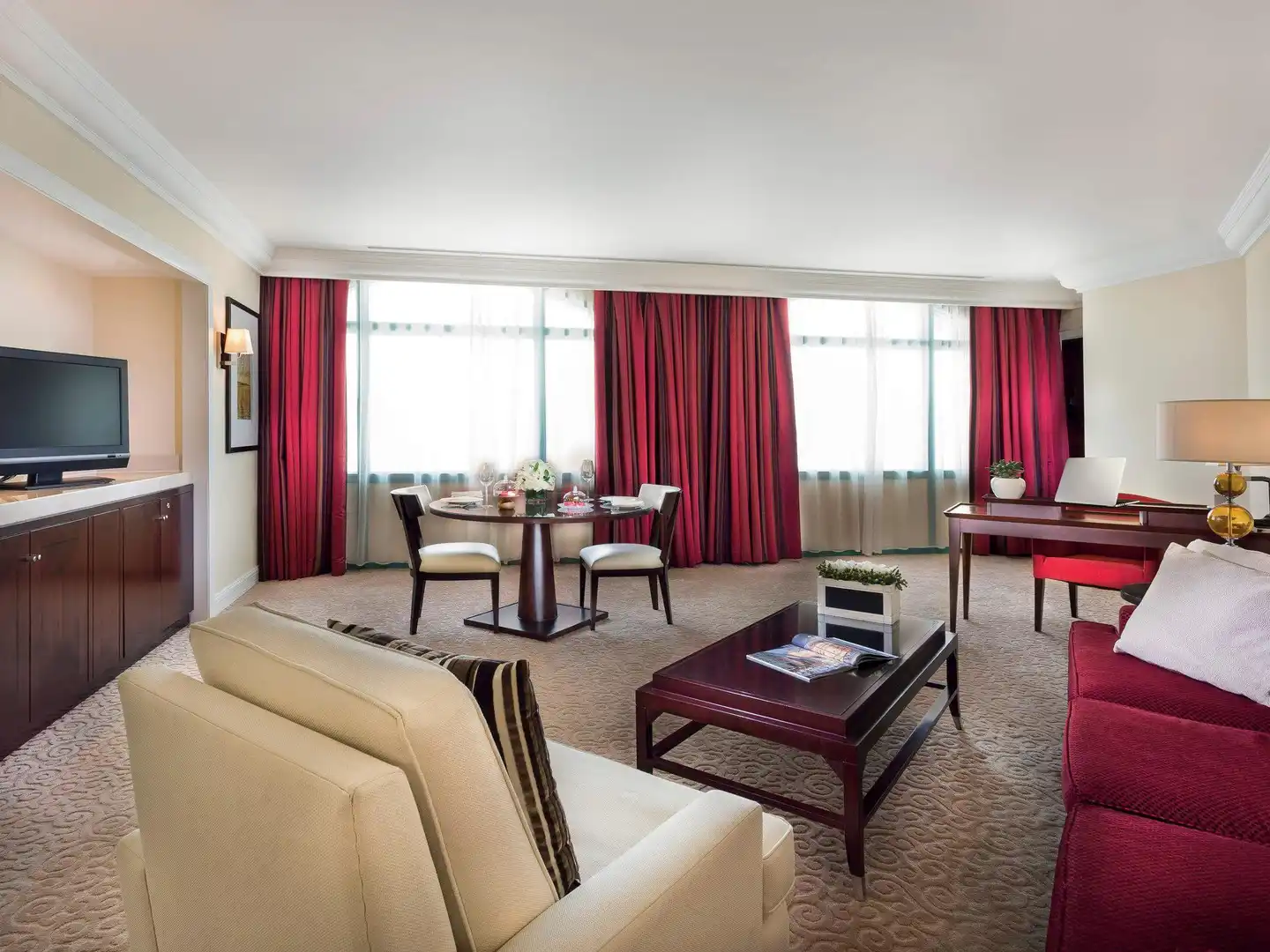 Mövenpick Grand Al Bustan Dubai Wohnbeispiel