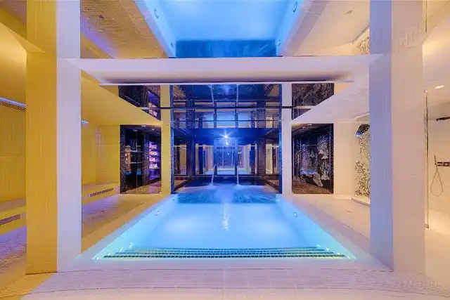 nhow Marseille Hallenbad