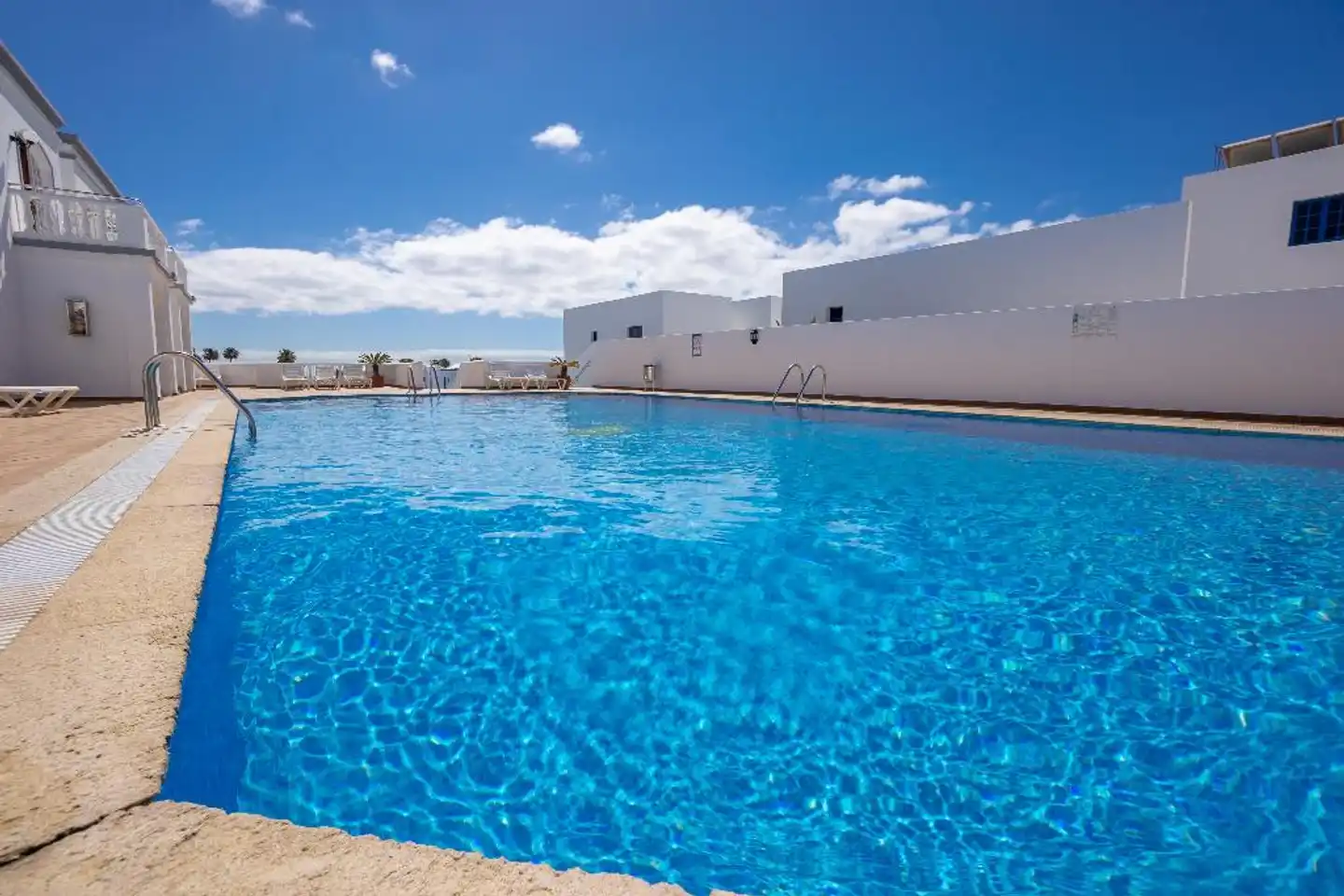 Apartamentos Corona Mar Pool