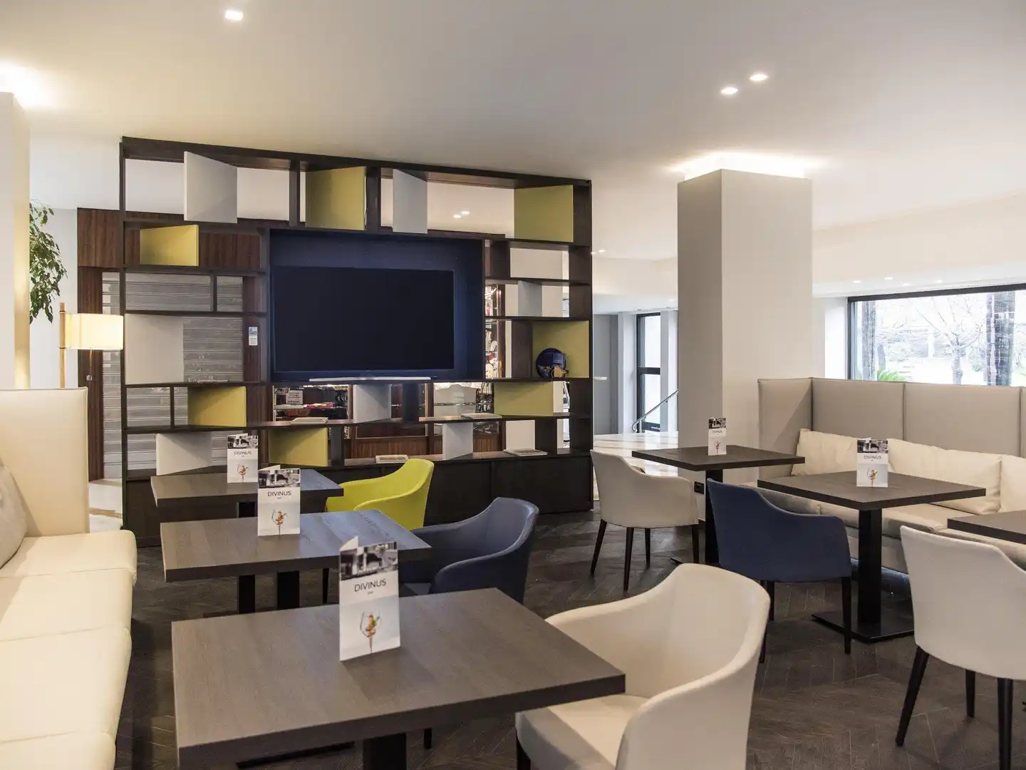 Mercure Roma West Lobby