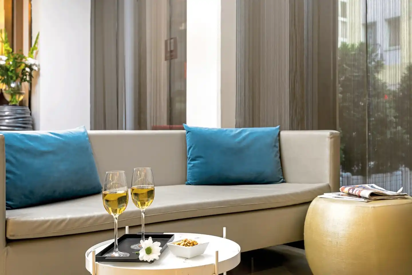 Leonardo Hotel Budapest Lobby