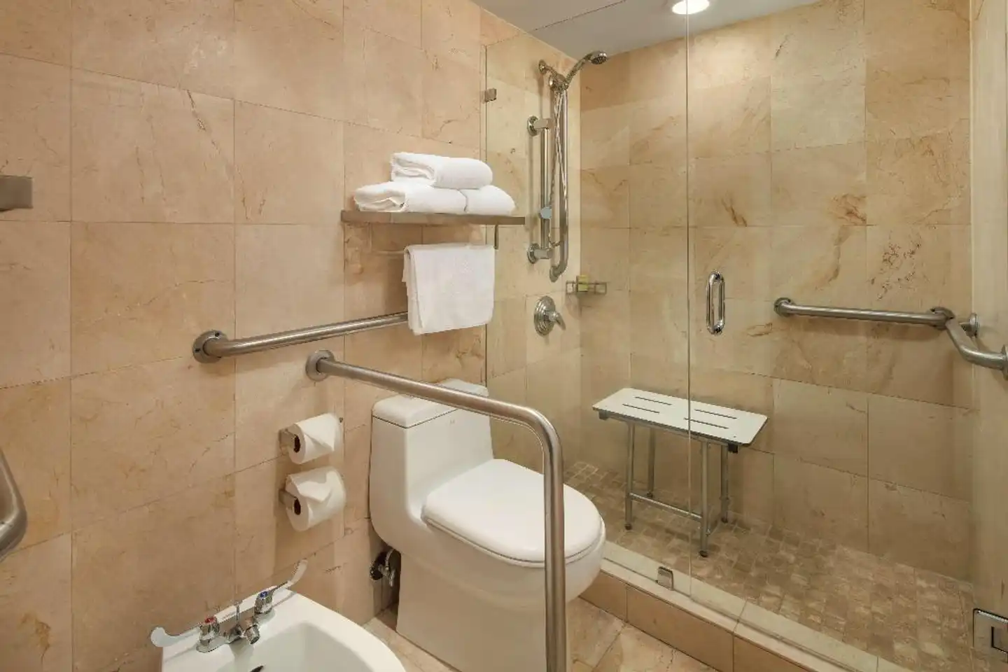 DoubleTree by Hilton Grand Hotel Biscayne Bay Badezimmer
