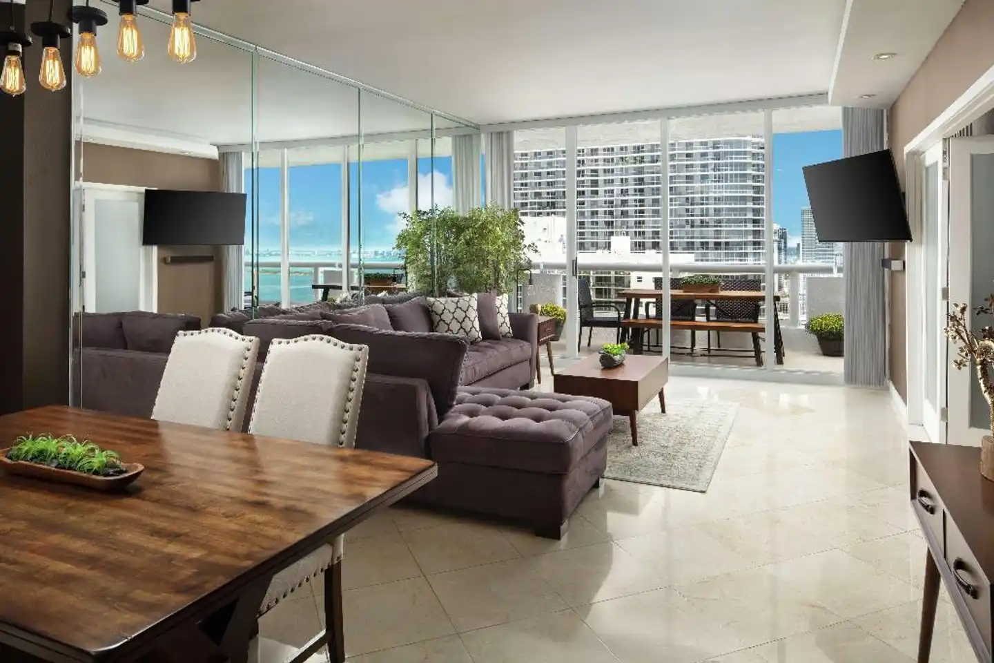 DoubleTree by Hilton Grand Hotel Biscayne Bay Lobby