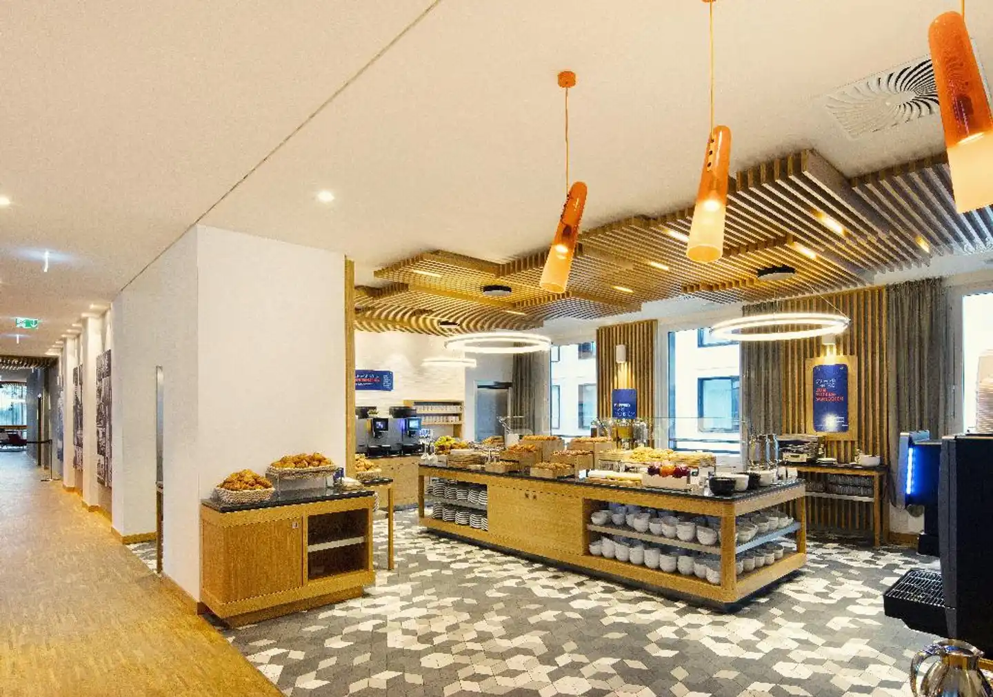 Holiday Inn Express Munich City West Lobby