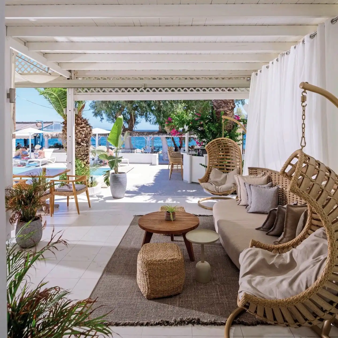 Alesahne Beach Hotel Lobby