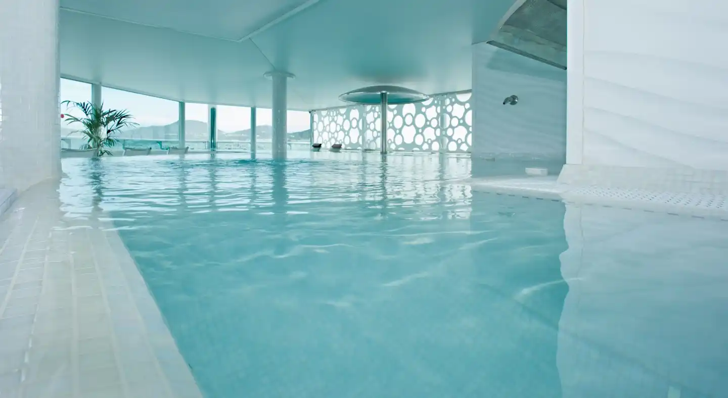 Bull Reina Isabel & Spa Hallenbad