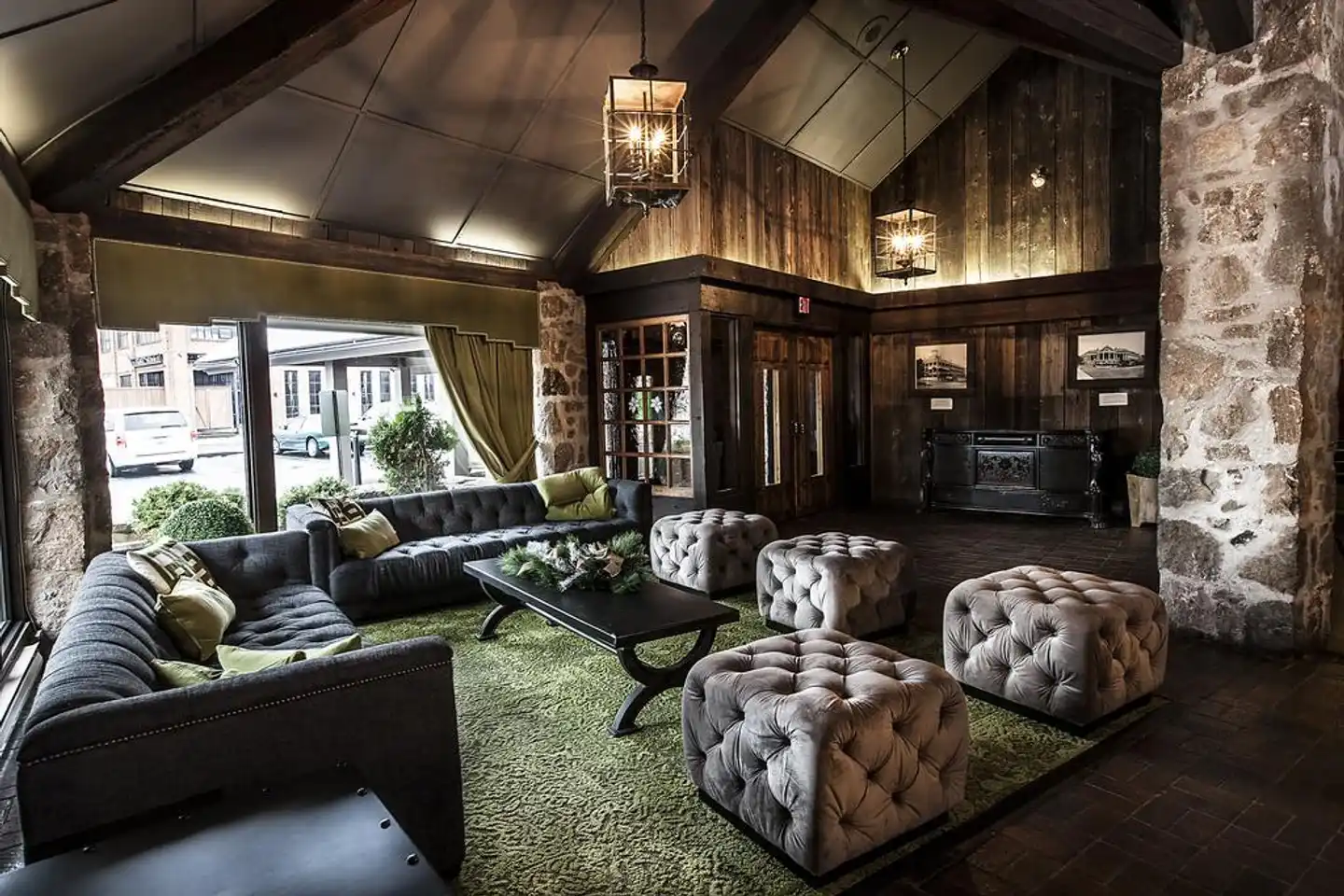 Old Stone Inn Boutique Hotel Lobby
