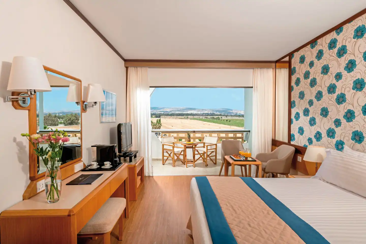 Constantinou Bros Athena Royal Beach Wohnbeispiel
