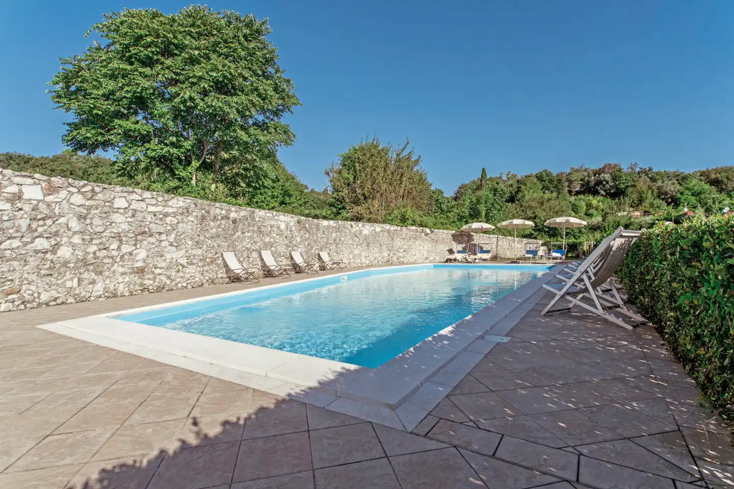 Donna Silvia Pool