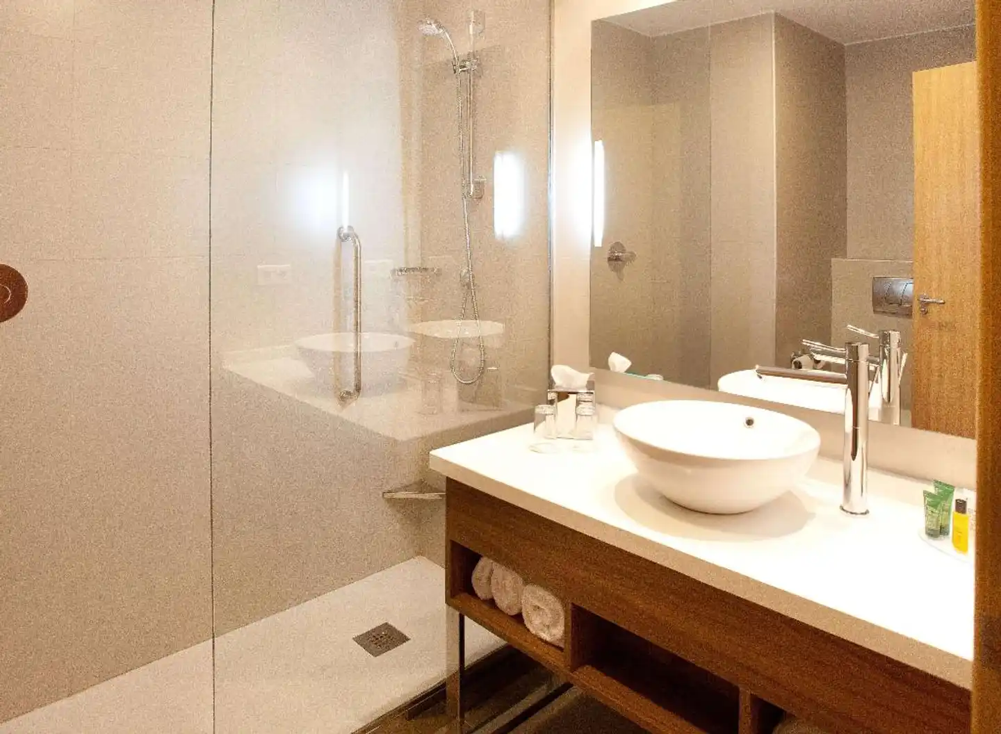 Hilton Garden Inn Malaga Badezimmer