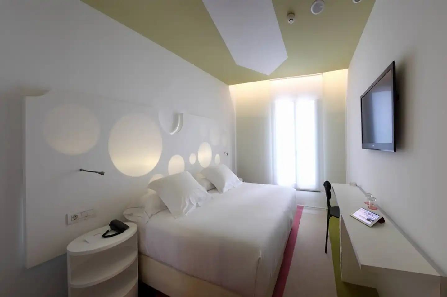 Room Mate Pau Wohnbeispiel