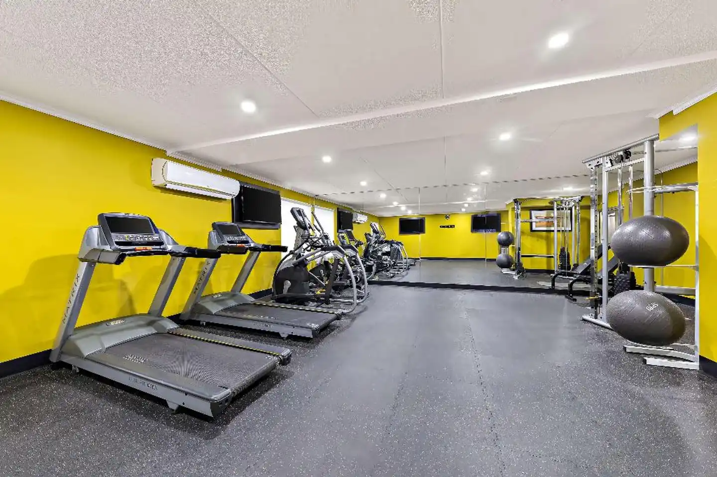 Best Western Plus Toronto North York Hotel & Suites Sport und Entertainment