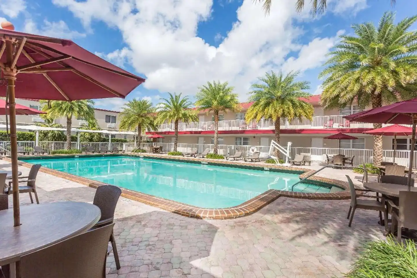 Ramada by Wyndham Miami Springs/Miami International Airport Pool