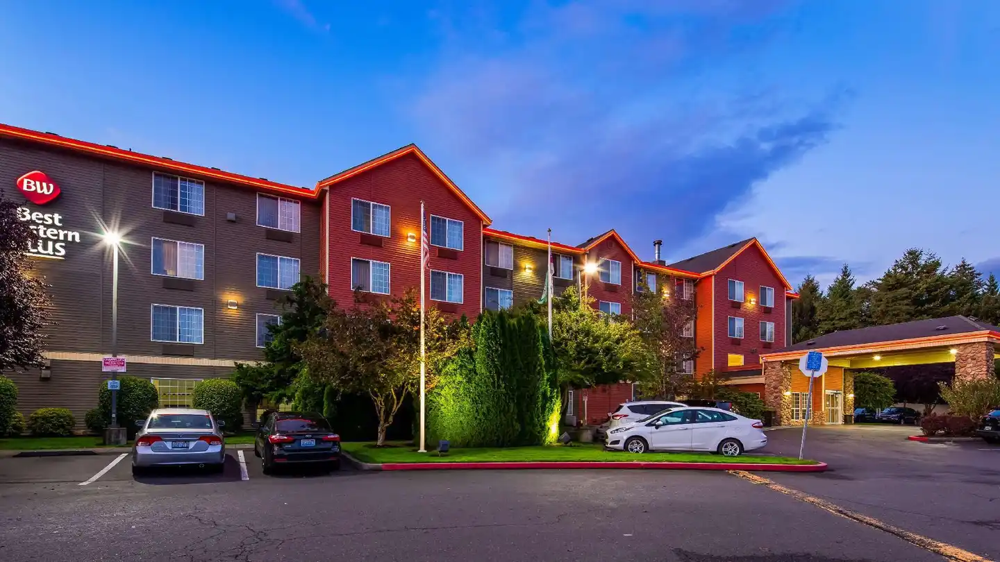 Best Western PLUS Vancouver Mall Hotel Aussenansicht