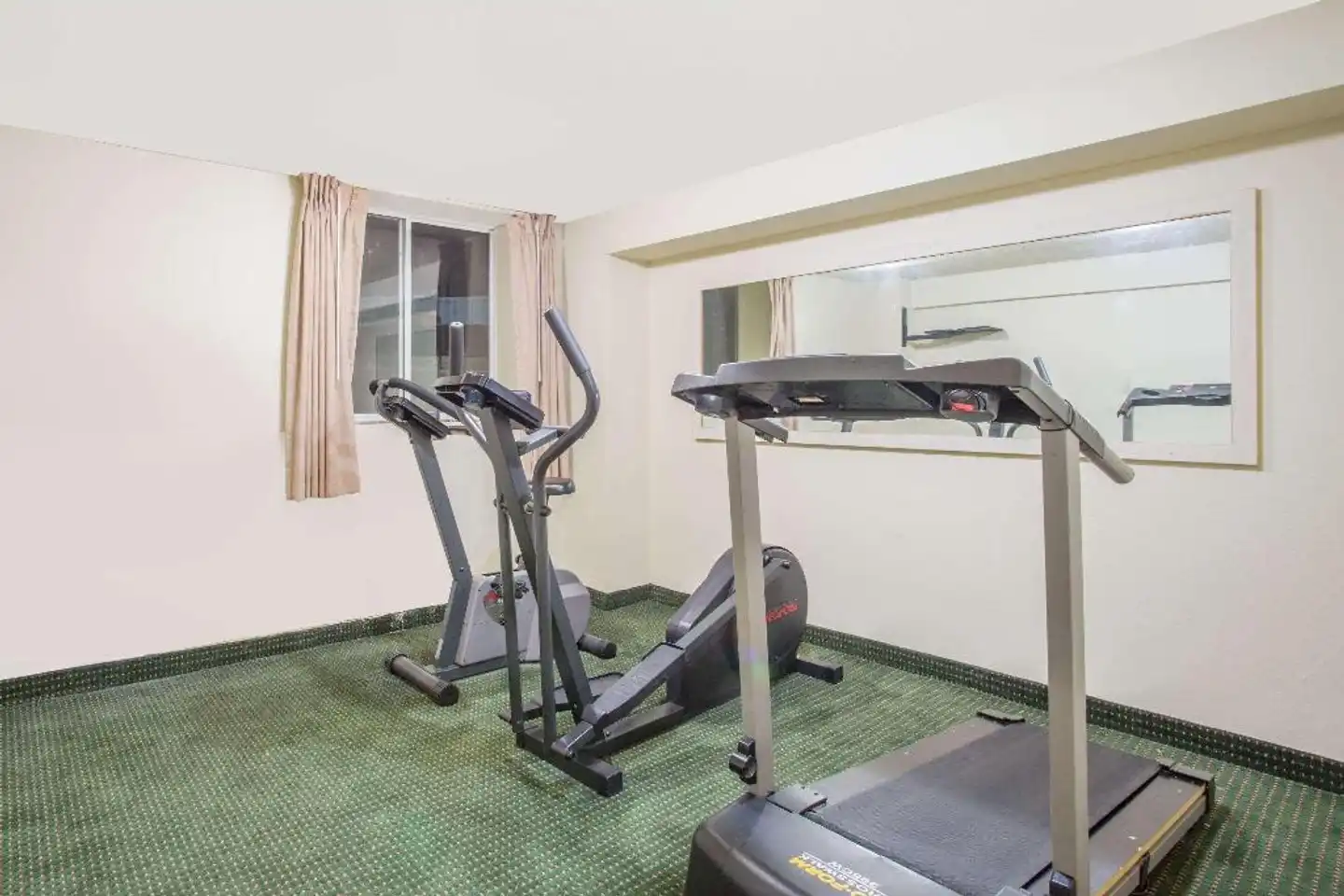 Days Inn by Wyndham Custer Sport und Entertainment