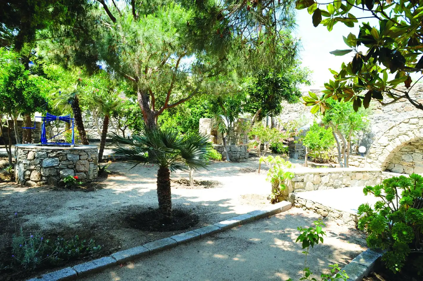 Kamari Hotel Garten