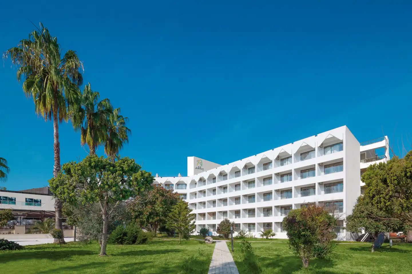 Serra Park Hotel Aussenansicht