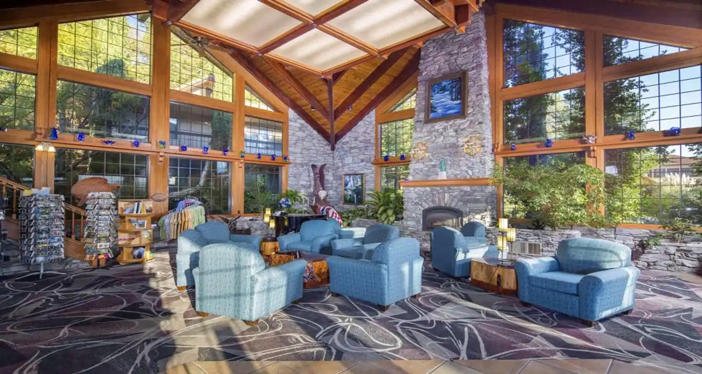 Best Western Plus Yosemite Gateway Inn Lobby