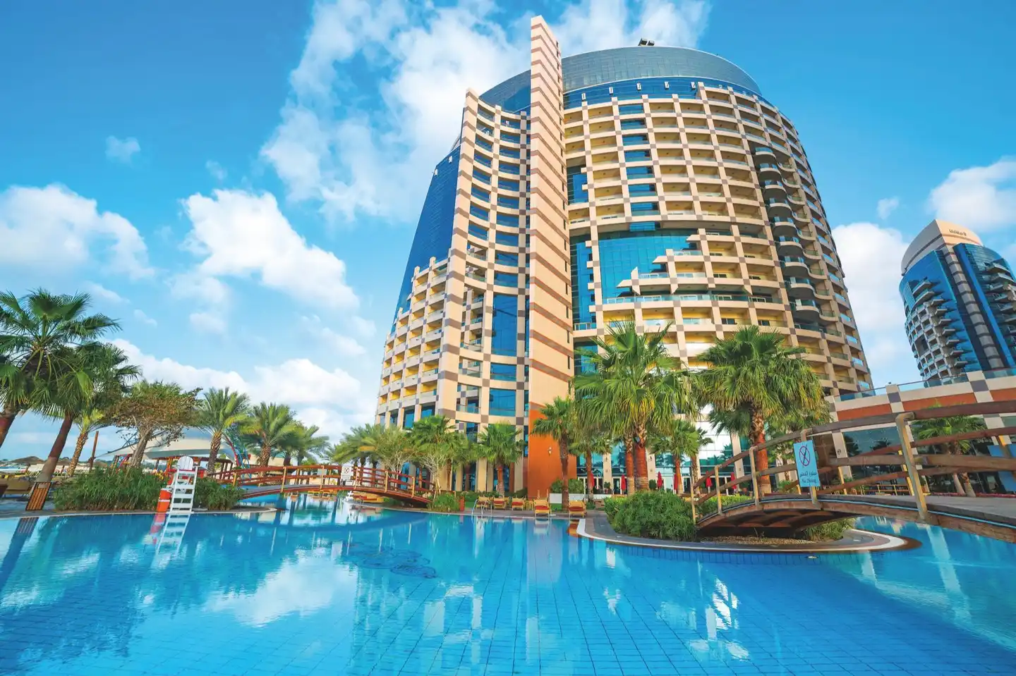Khalidiya Palace Rayhaan by Rotana Aussenansicht
