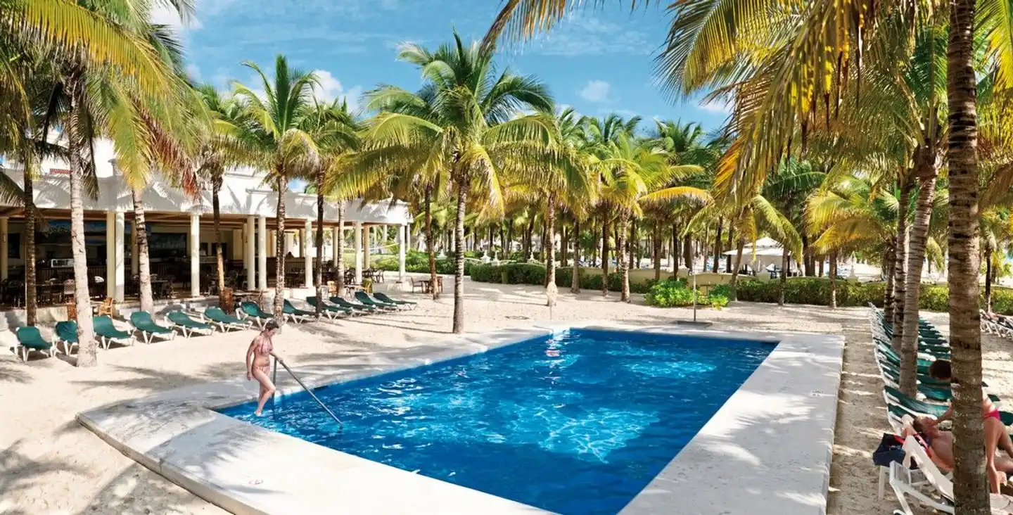 RIU Lupita Pool