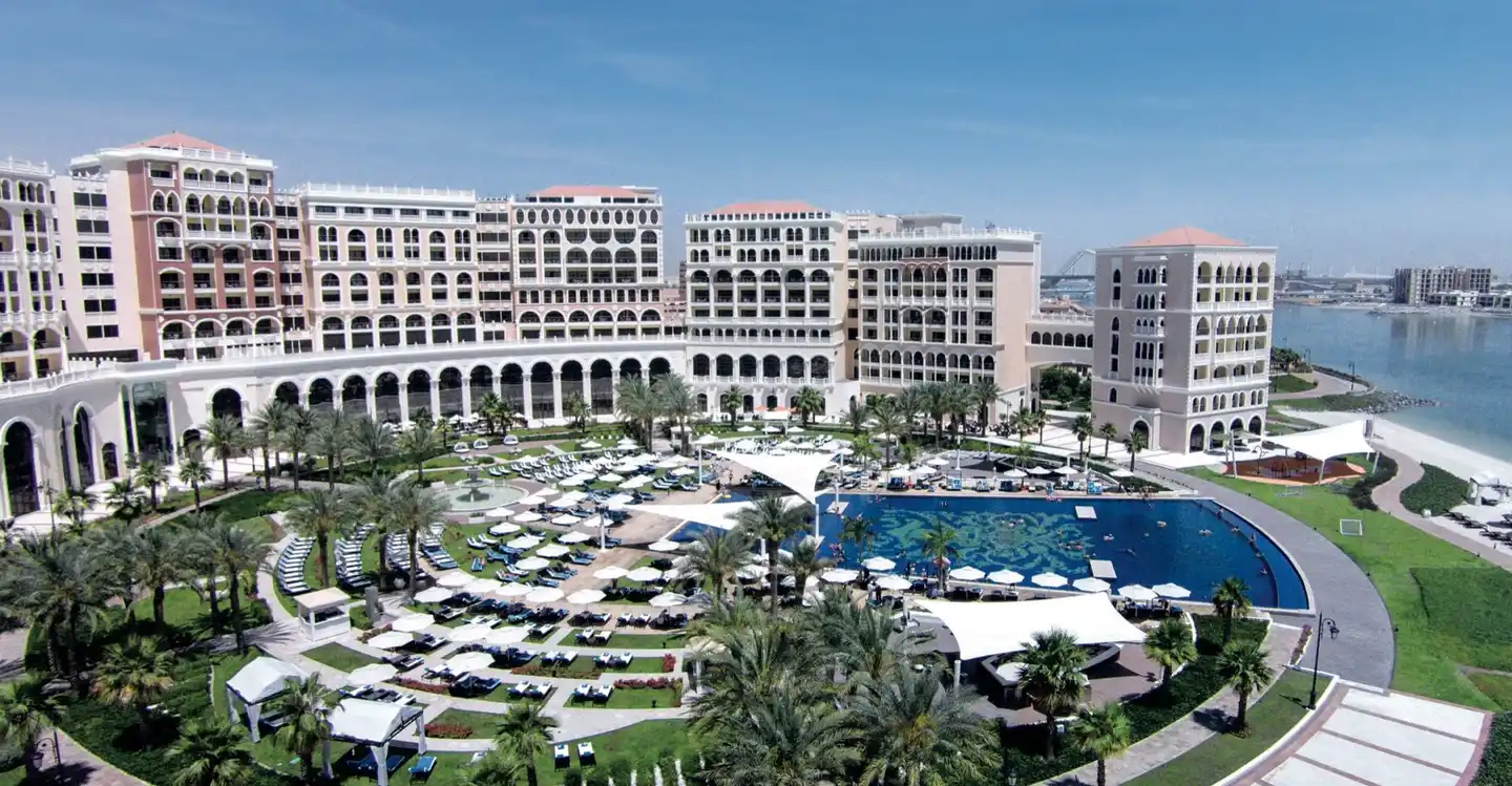 The Ritz-Carlton Abu Dhabi, Grand Canal Aussenansicht