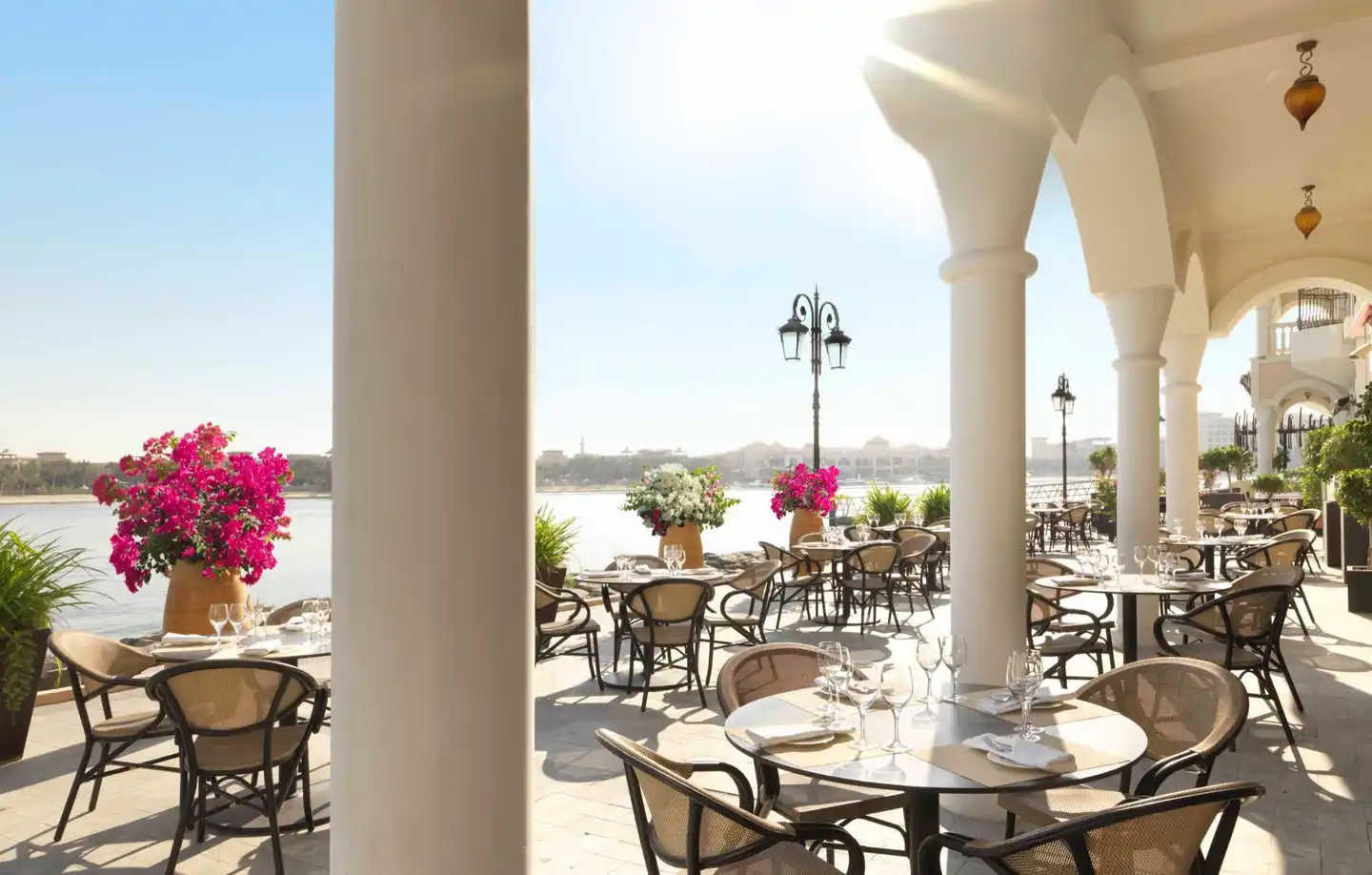 The Ritz-Carlton Abu Dhabi, Grand Canal Terrasse