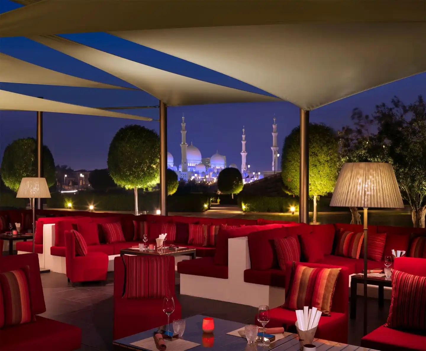 The Ritz-Carlton Abu Dhabi, Grand Canal Restaurant