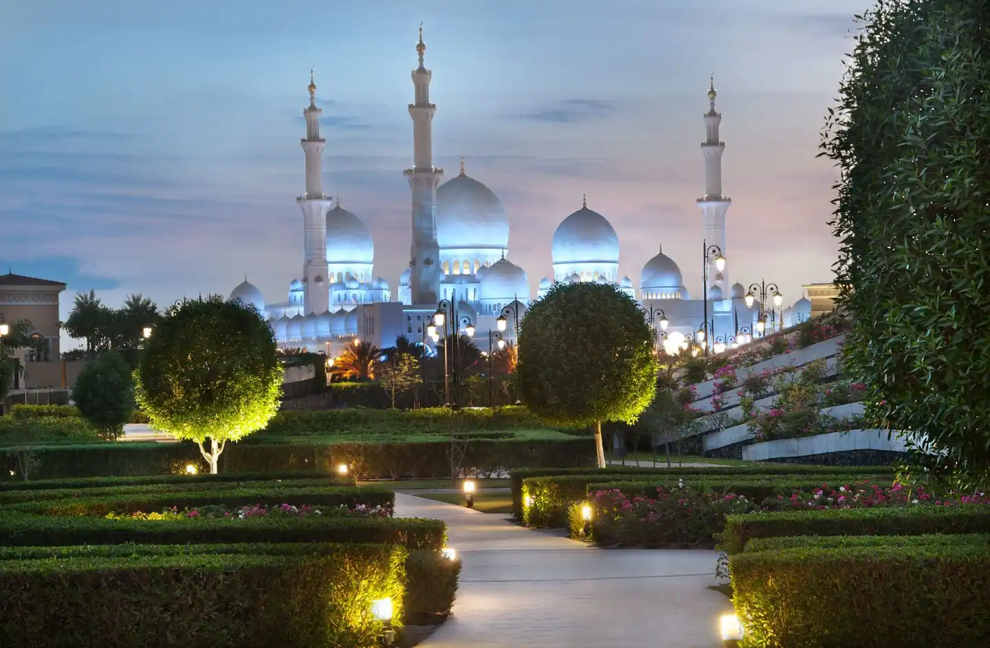 The Ritz-Carlton Abu Dhabi, Grand Canal Aussenansicht
