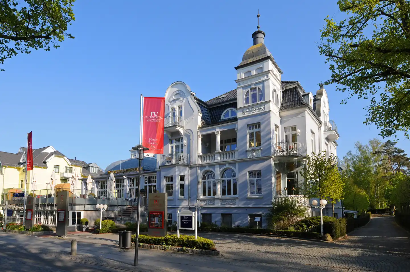 Vier Jahreszeiten Kühlungsborn - Hotel Aussenansicht