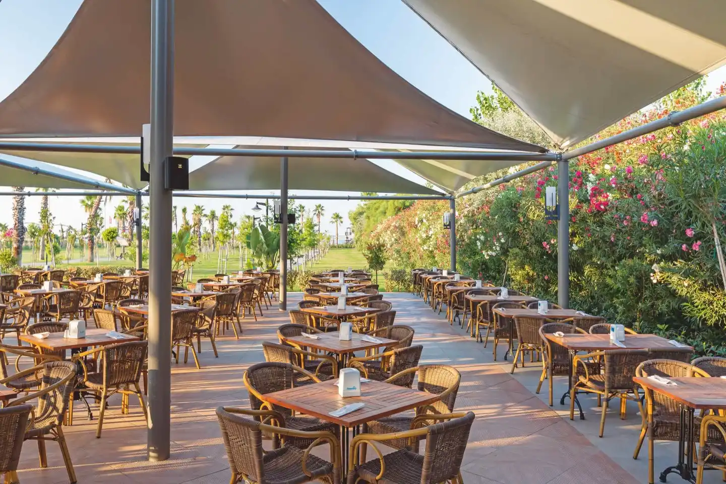 Royal Seginus RESTAURANT