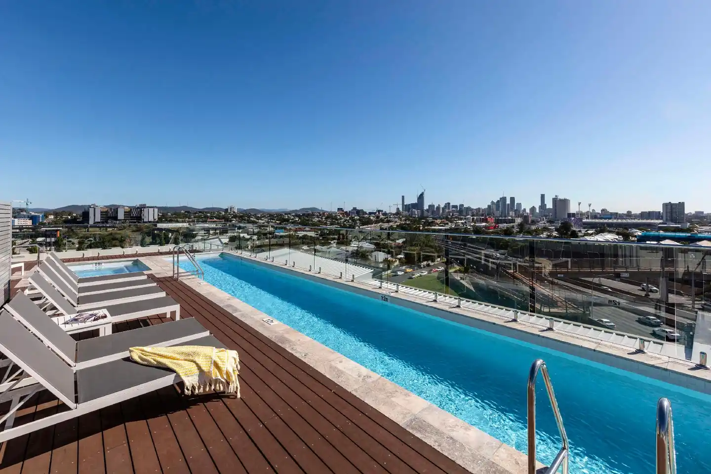 Oaks Woolloongabba Pool