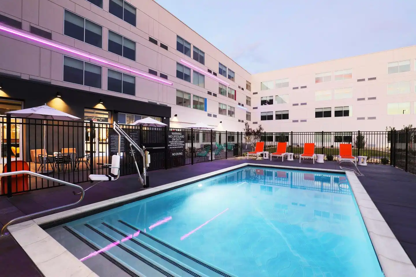 Aloft Reno-Tahoe International Airport Pool