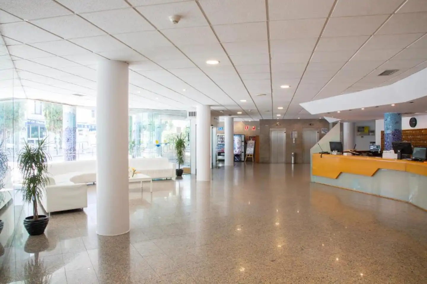 Don Juan Tossa Hotel & Bungalows Lobby