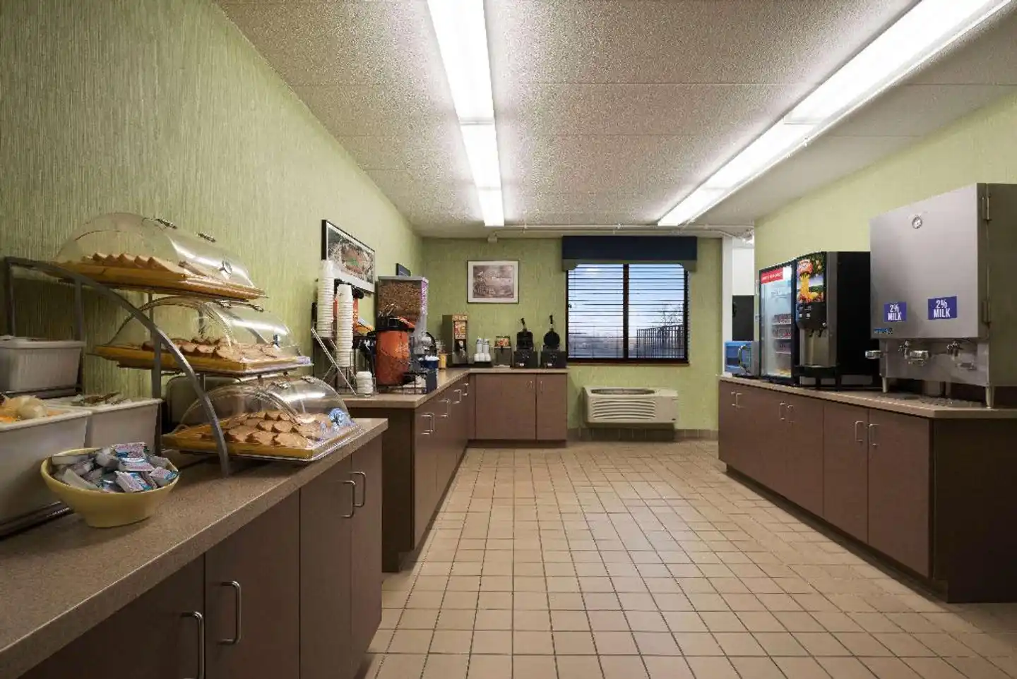 Days Hotel by Wyndham University Ave SE Lobby