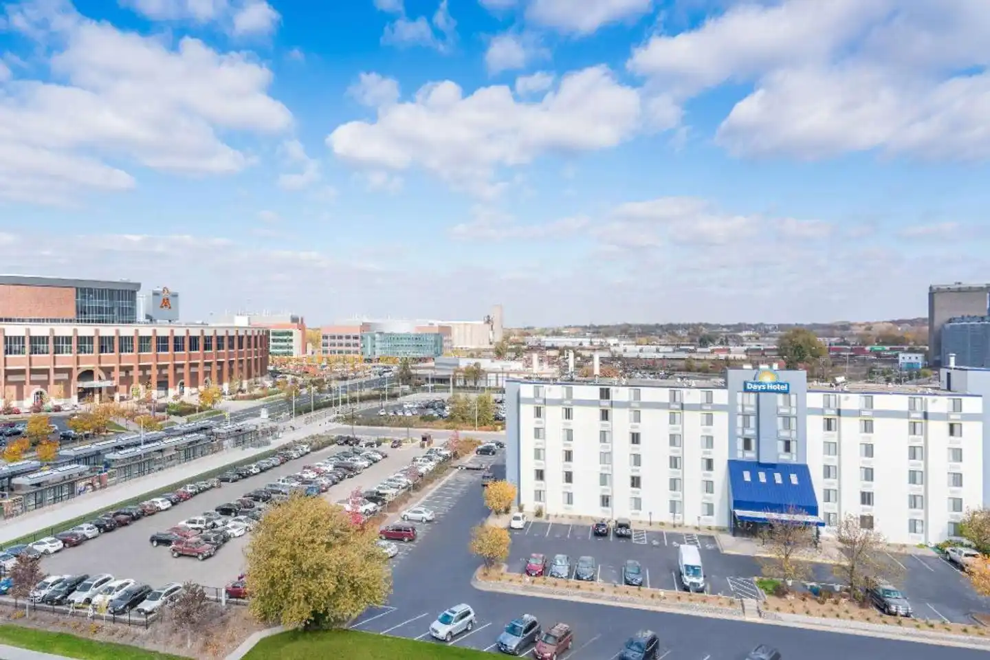 Days Hotel by Wyndham University Ave SE Aussenansicht