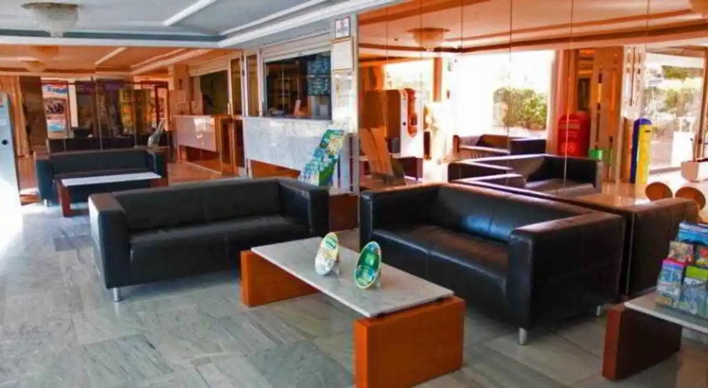 Apartamentos Las Arenas Lobby