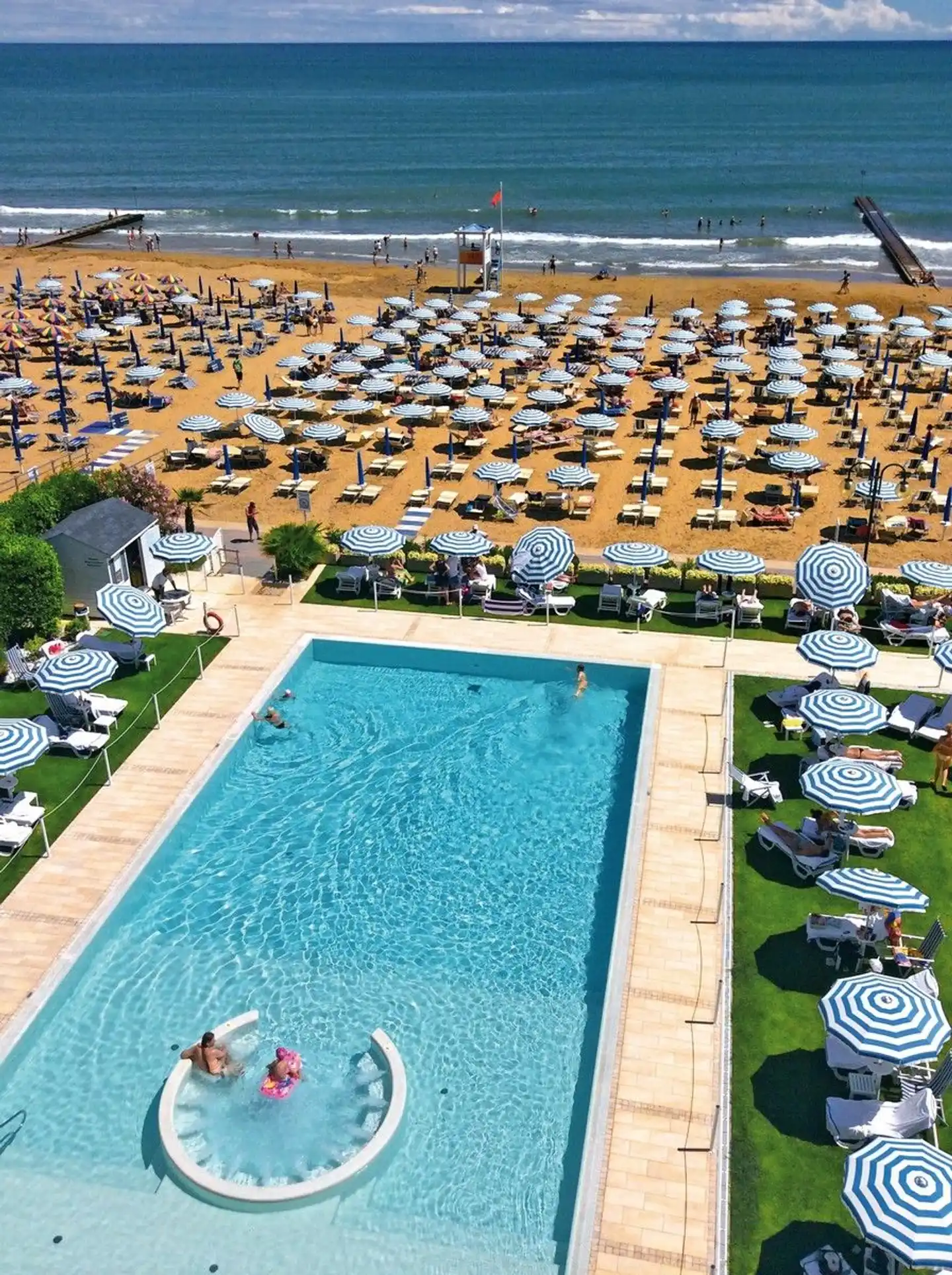 Le Soleil Pool